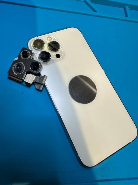???? Une nouvelle autonomie pour votre iPhone 13 Pro ! Faites remplacer votre batterie chez Bumper Store Nice, à partir de 99 euros. ✨ Service express et fiable sur l’avenue Jean Médecin !