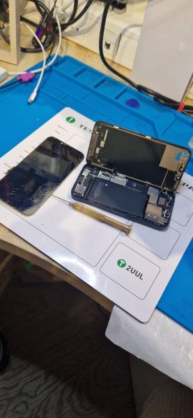 Nos techniciens qualifiés chez Bumper Store Brest, situés dans la galerie commerciale de Coat ar Gueven, remplacent rapidement la batterie de votre iPhone X ou XS avec des pièces génériques de haute qualité pour une performance optimale. Profitez d'un ser